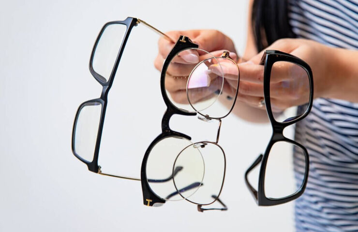 How to Choose the Right Blue Light Glasses - eyeflix.pk
